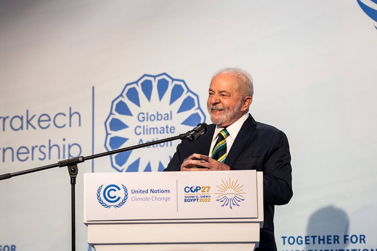 O presidente Lula discursando na COP27, de 2022, no Egito (Oliver Kornblihtt/Mídia Ninja)
