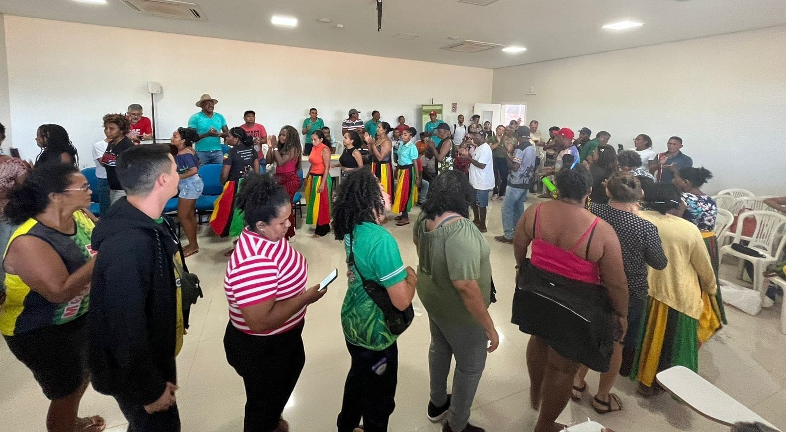 Comunidades quilombolas na sede do INCRA no Maranhão na segunda-feira (21/10). Foto: Rony Codó