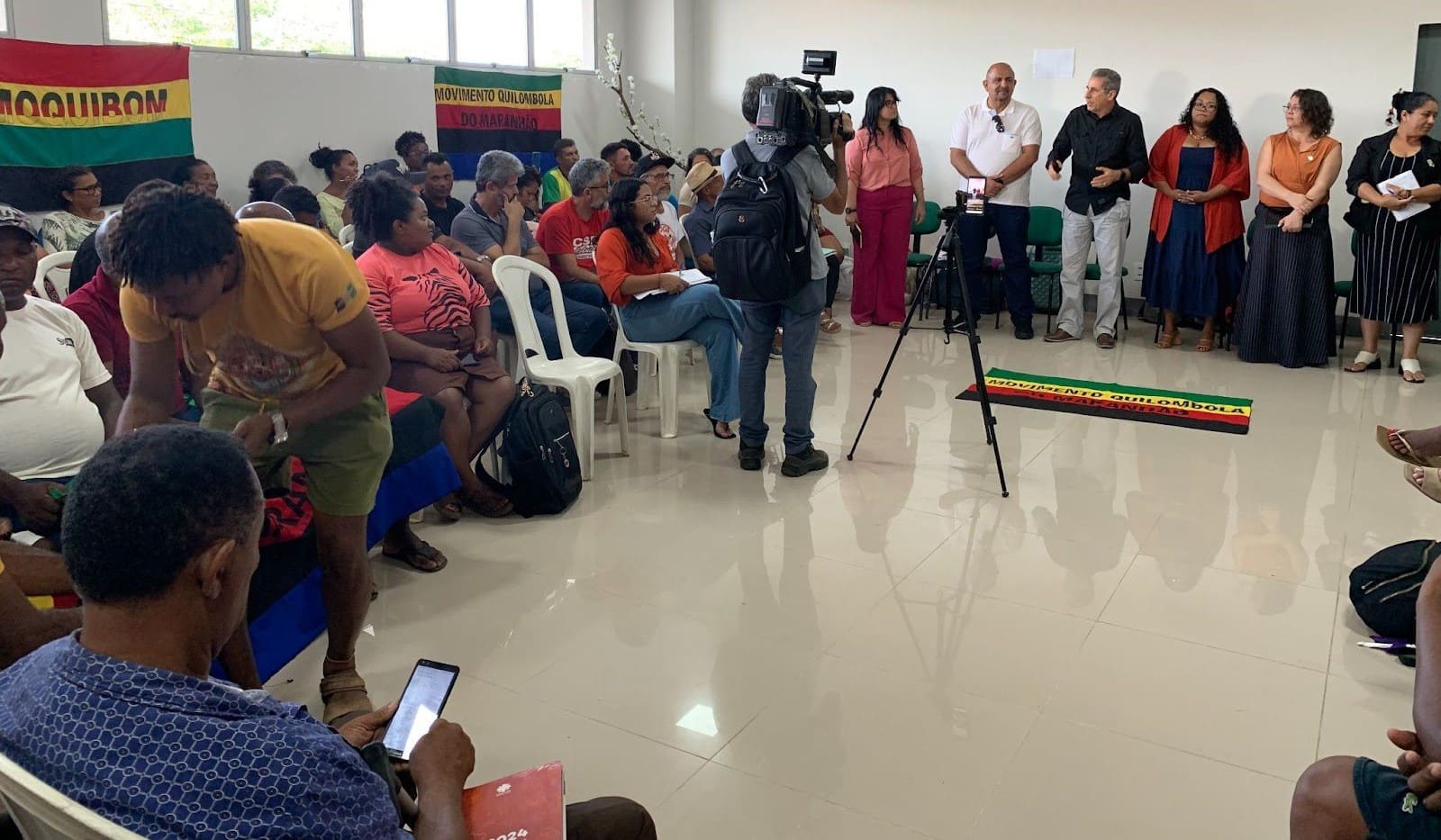 Comunidades quilombolas na sede do INCRA no Maranhão na segunda-feira (21/10). Foto: Rony Codó